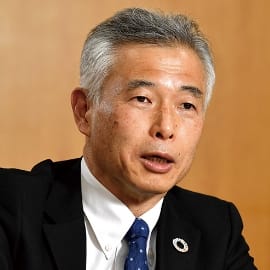 中井 徳太郎氏