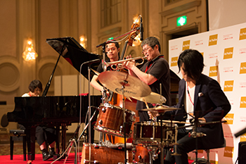 「～スペシャルライブ～平和はつくれるか」写真